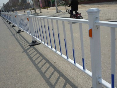市政护栏道路护栏公路防撞安全锌钢围栏户外围挡隔离带栏杆