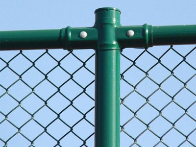 学校体育场护栏 安全防护围网 户外隔离铁丝球场围栏 运动娱乐场所护栏网