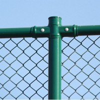 学校体育场护栏 安全防护围网 户外隔离铁丝球场围栏 运动娱乐场所护栏网