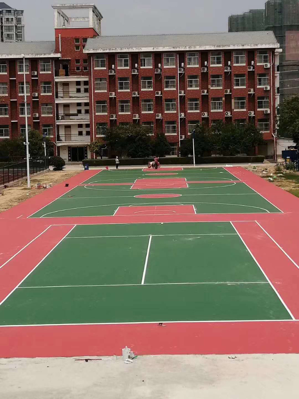学校塑胶篮球场