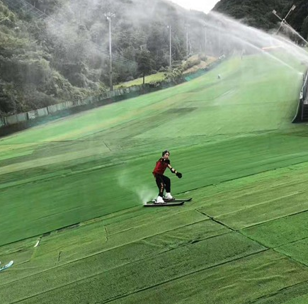 环保材料，不污染环境 旱雪道 彩虹滑道 进口旱雪