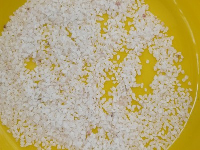 厂家批发喷砂除锈用石英砂 圆粒石英砂 水处理用石英砂图1