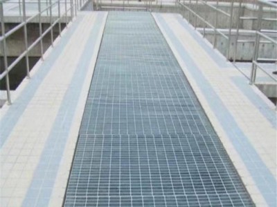 国磊网格板平台踏步板污水处理厂钢格板楼梯踏步板 厂家定制直销