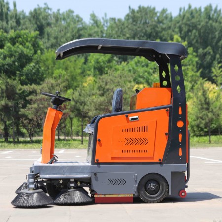 XF-1900  环卫保洁扫地车 型道路清扫车